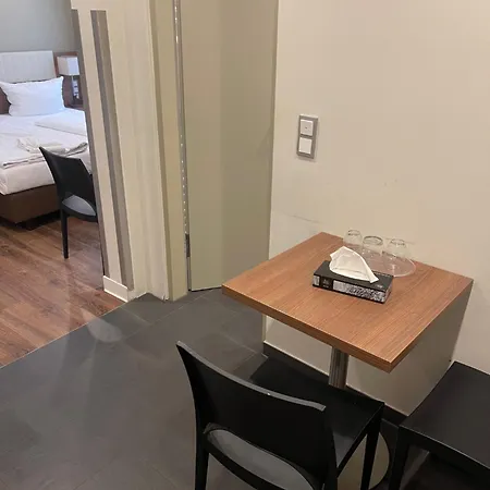 Leon Und 3* Frankfurt am Main